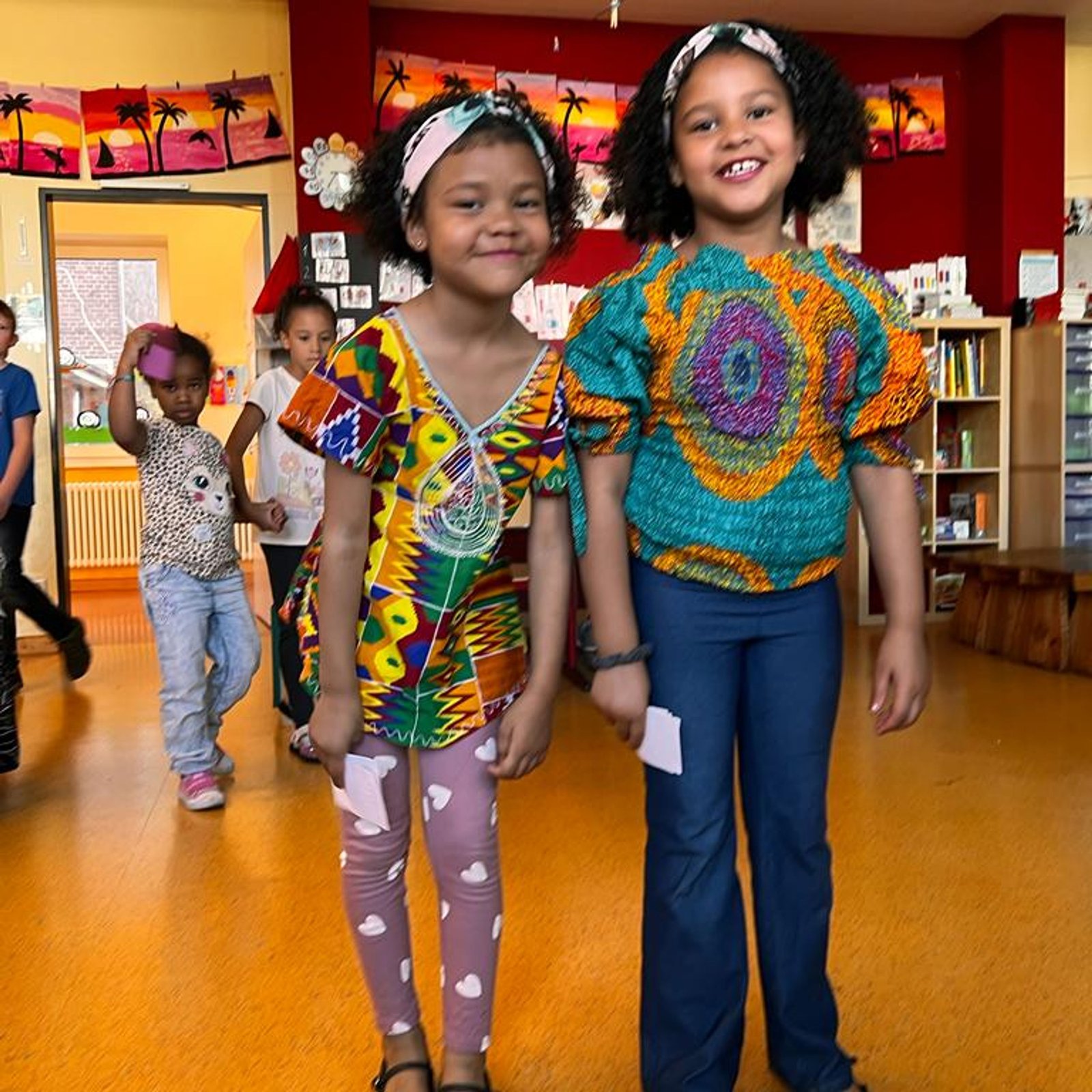 Mädchen in afrikanischer Kleidung